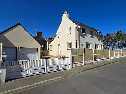 Holiday home Les Pieds Dans L'Eau Villa Saint-Quay-Portrieux