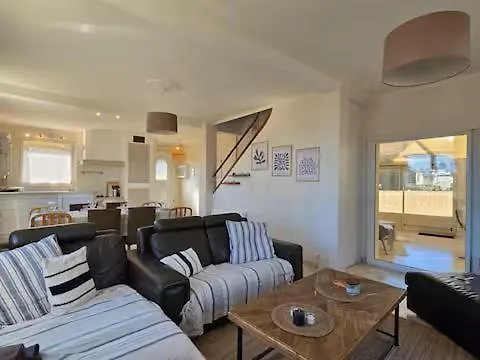 Holiday home Les Pieds Dans L'Eau Villa Saint-Quay-Portrieux France