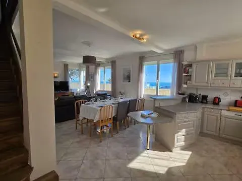 Holiday home Les Pieds Dans L'Eau Villa Saint-Quay-Portrieux